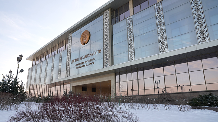 Лукашенко: стойкость Ирана на международной арене вызывает уважение