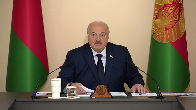 Президент – белорусским киношникам: показывать нечего, все старое, затянуты сцены, динамики никакой