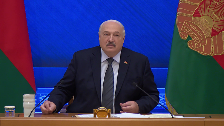 Лукашенко заявил о высоком доверии населения к рублю