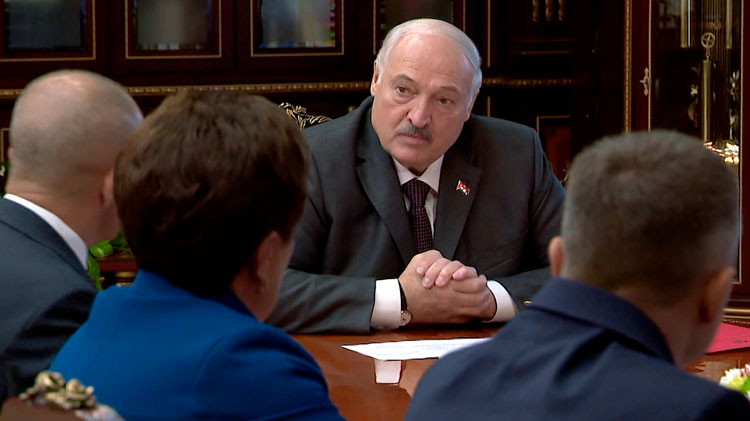 «Глаза и уши Президента». Лукашенко поставил задачи перед своими помощниками