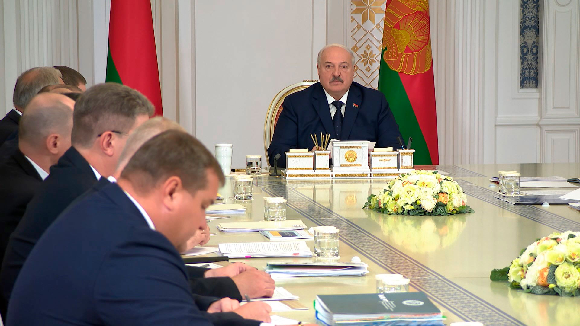 От ТЦ до автолавки – Лукашенко поручил выработать вертикаль торгового сервиса
