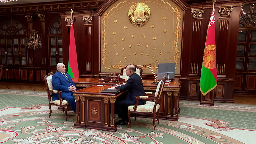 Лукашенко проанонсировал разговор с руководством армии и силовых структур