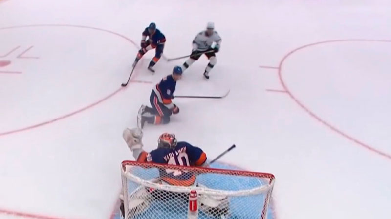 Владислав Колячонок отдал два голевых паса в НХЛ Владислав Колячонок отдал два голевых паса в НХЛ