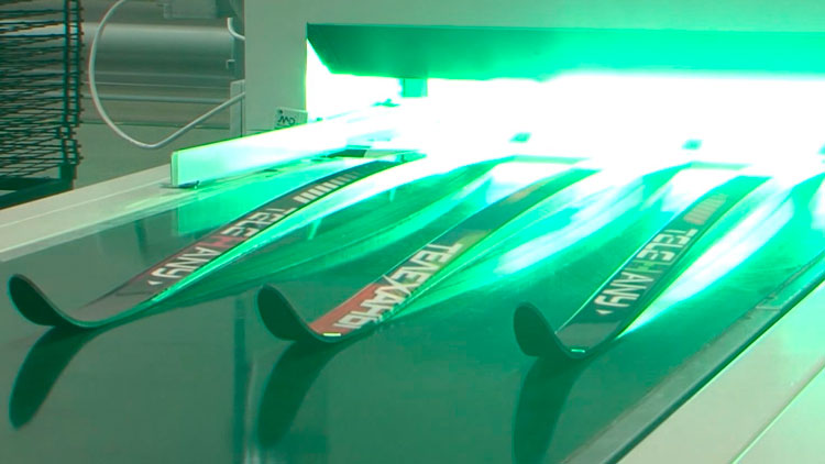 Как делают лыжи на легендарной фабрике и почему «Телеханы» нарасхват на маркетплейсах Как делают лыжи на легендарной фабрике и почему «Телеханы» нарасхват на маркетплейсах