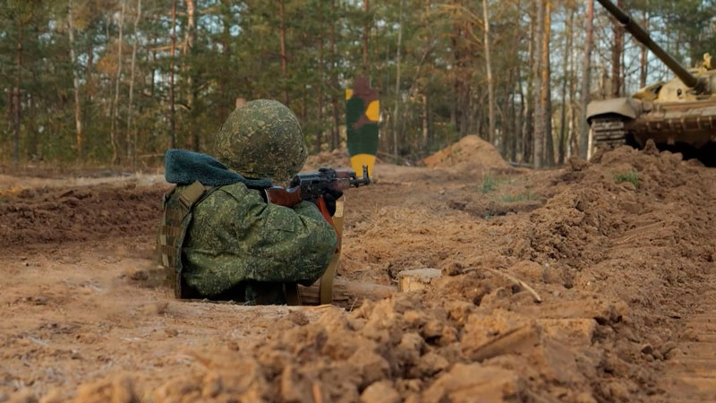 На полигоне Военной академии проходит патриотический турнир среди школьников