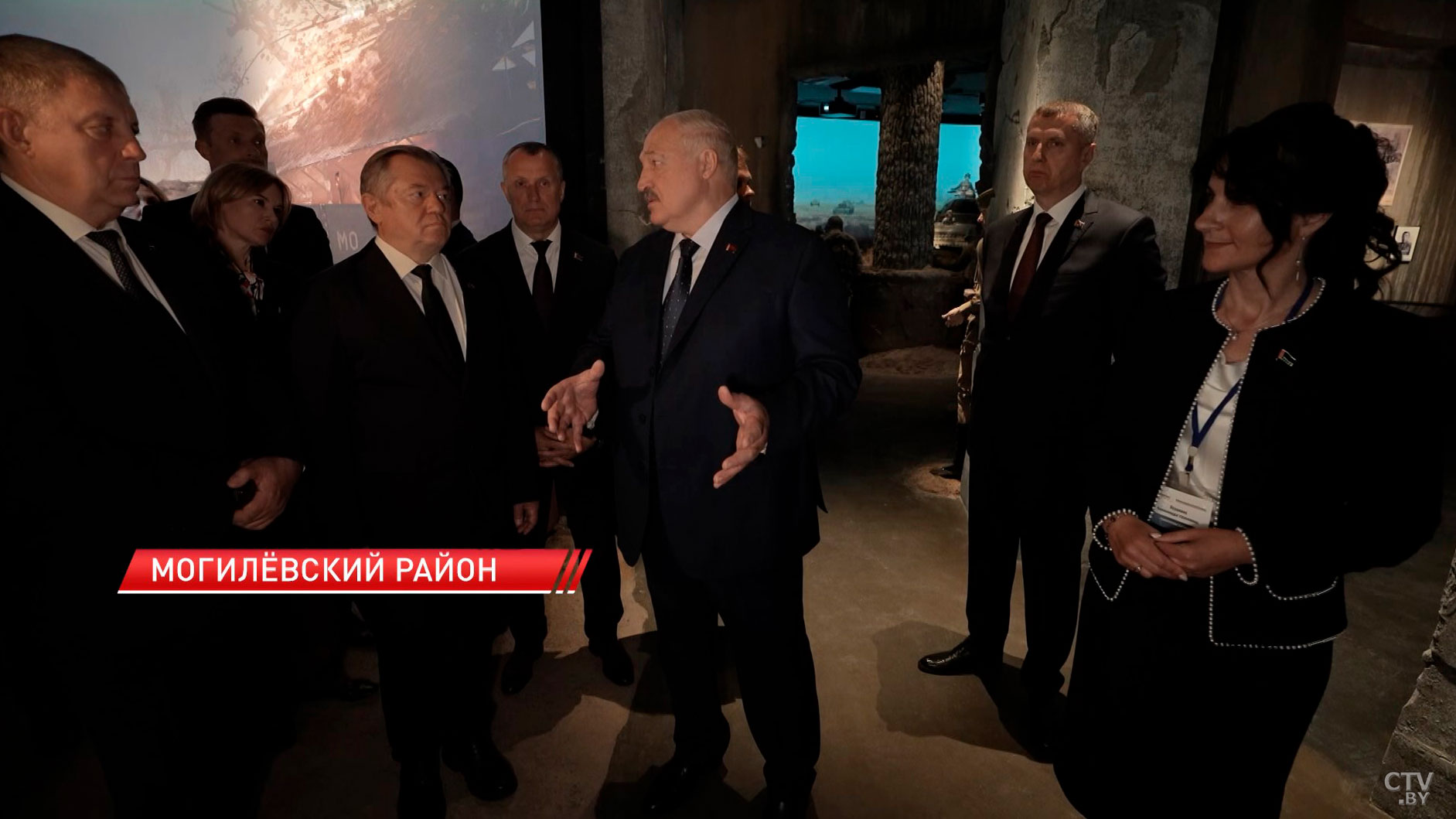Президенту провели экскурсию по новому музею на «Буйничском поле»-13