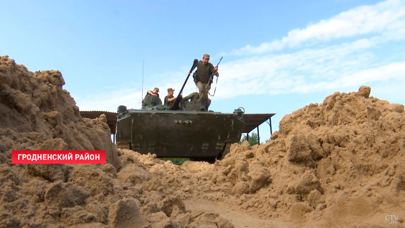 Военнослужащие запаса отрабатывают навыки по тактике и огневой-2