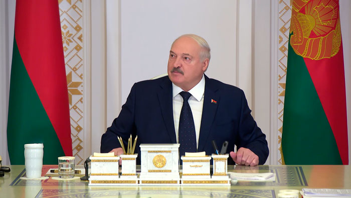 Лукашенко – управленцам: разбэстились, разбрасываете деньги, будто нам нечего больше покупать