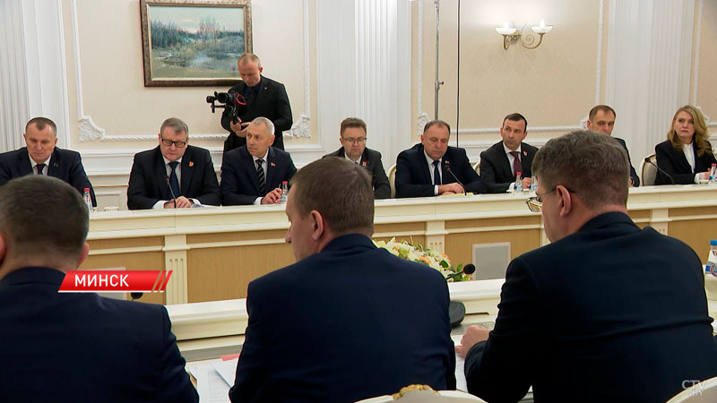 Лукашенко: председатели исполкомов, образно говоря, президенты на своей территории-2 Лукашенко: председатели исполкомов, образно говоря, президенты на своей территории-2