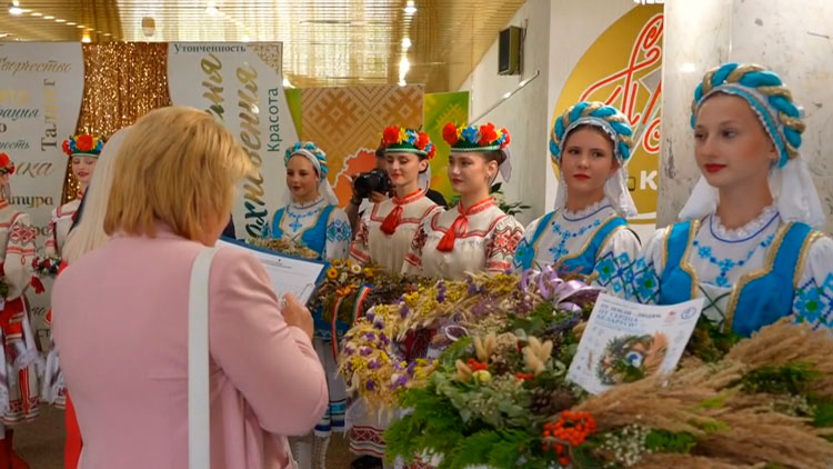 Финал конкурса «Дзявочы вянок мiру» стартовал в Молодечно
