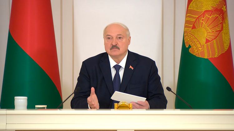 Лукашенко: эффективность выделяемых на армию средств должна быть максимальной