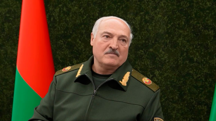 «Зеленскому надо успокоиться» – Лукашенко ответил на «болтовню» из Киева