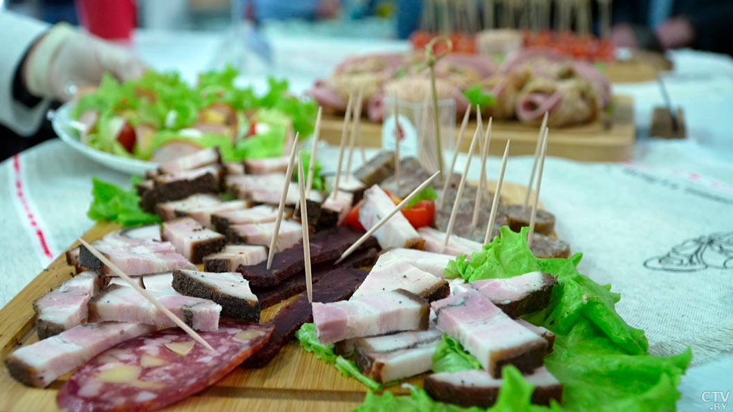 Попробовали халву со шкварками и пообщались с Запашным – показываем самое интересное с «ПродЭкспо-2025»-7