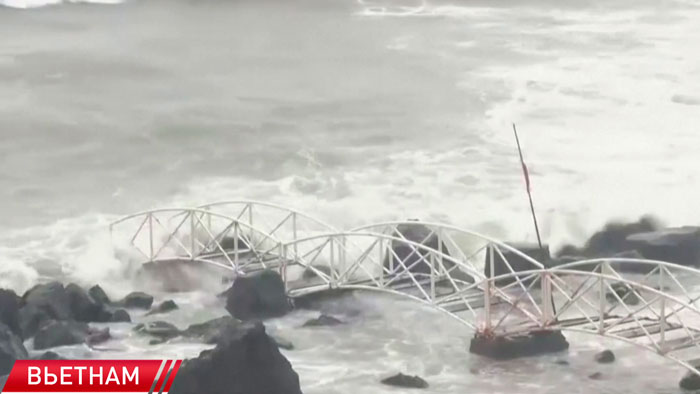 Наводнения и оползни унесли жизни более 40 человек во Вьетнаме