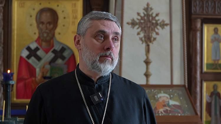 Почему крест выносят на середину храма на экваторе Великого Поста? Объяснил протоиерей Почему крест выносят на середину храма на экваторе Великого Поста? Объяснил протоиерей