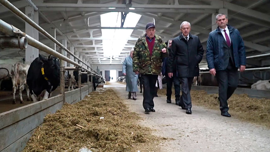 Сергеенко ознакомился с работой нового молочно-товарного комплекса в Браславском районе Сергеенко ознакомился с работой нового молочно-товарного комплекса в Браславском районе