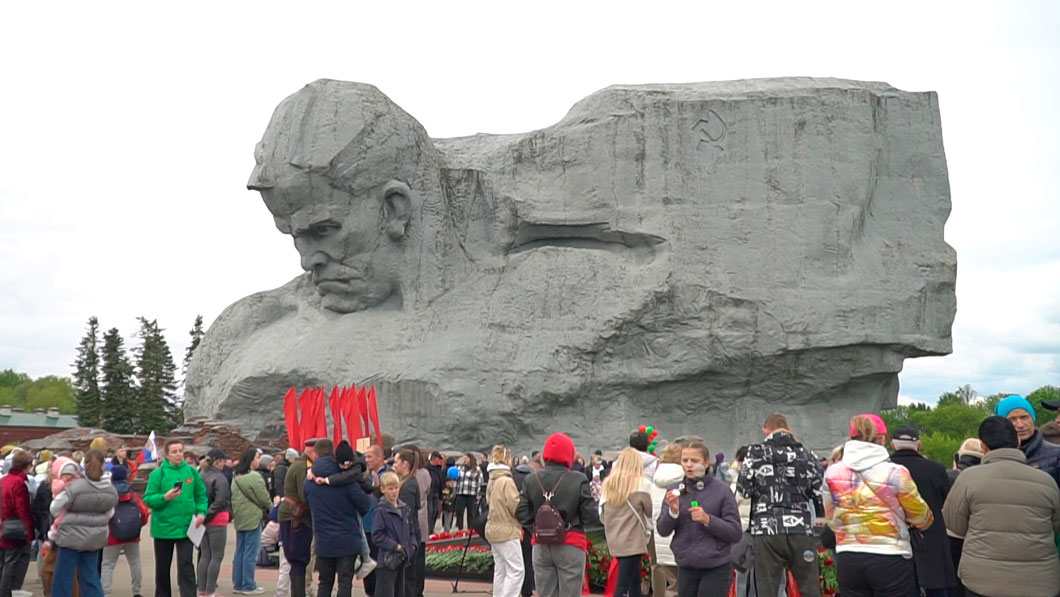 Более 70 тысяч человек приняли участие 9 Мая в торжествах в Брестской крепости