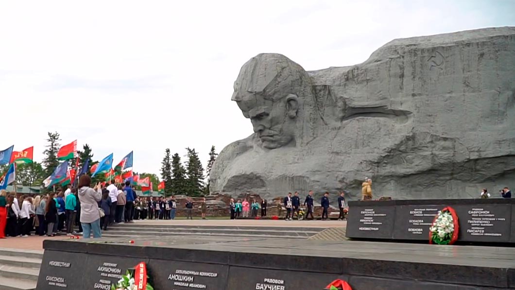 Более 350 бойцов студотрядов встретились на открытии третьего трудового семестра в Бресте