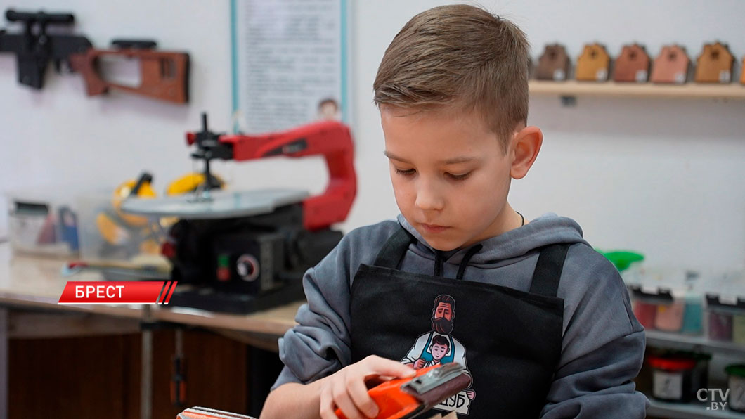 Пространство, свободное от гаджетов: столярная мастерская для школьников работает в Бресте