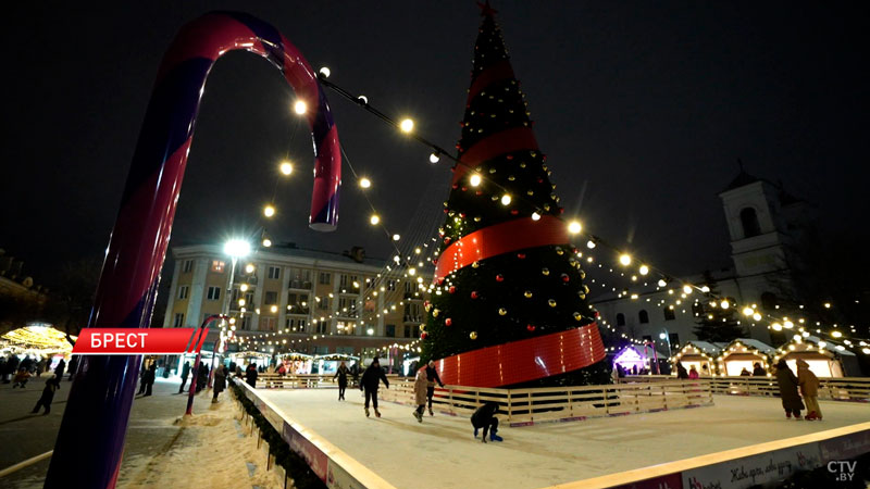 Главную городскую ёлку нарядили в Бресте-2