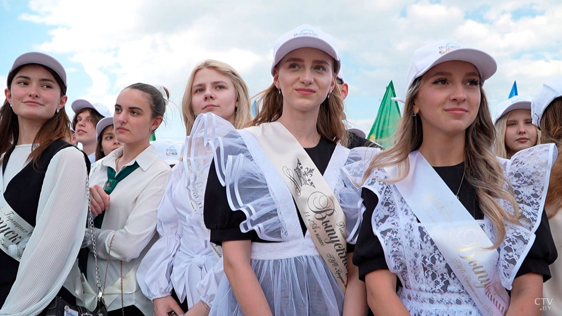 В добрый путь, выпускники! По всей Беларуси прозвучали последние звонки-8