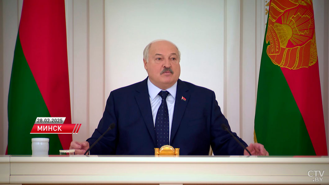 «Это бардак!» За что Лукашенко отчитал чиновников и что будет с ценами в Беларуси?-6