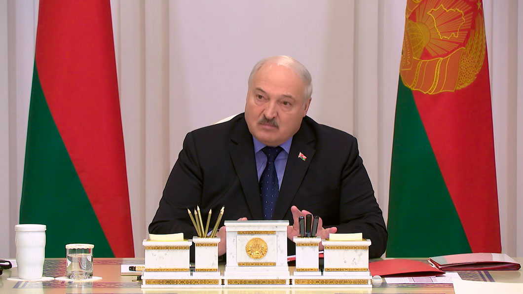 Лукашенко: один начальник идёт – за ним шлейф близких и родных. Так в Беларуси не работает!