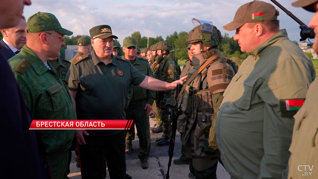 Лукашенко требует «идти от земли» в вопросах развития военной беспилотной авиации в Беларуси-10 Лукашенко требует «идти от земли» в вопросах развития военной беспилотной авиации в Беларуси-10