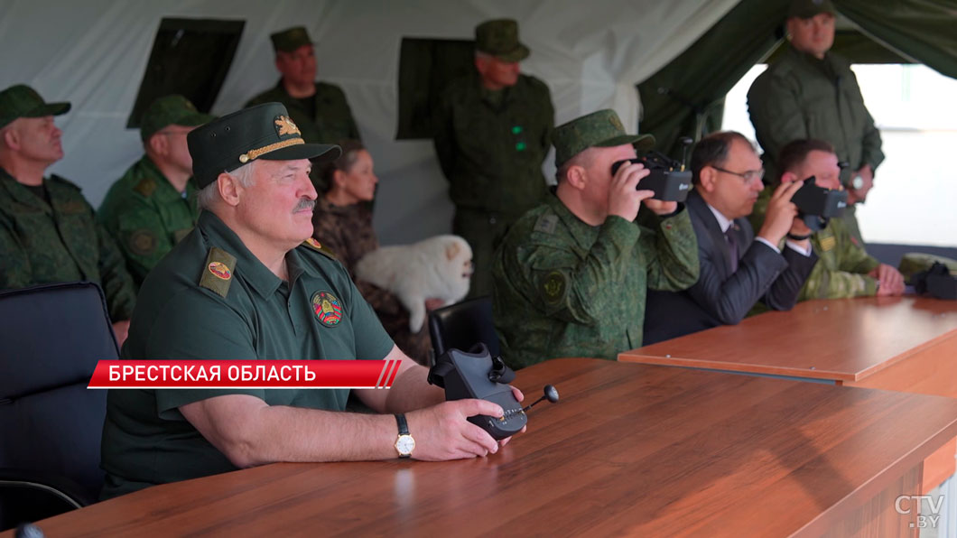 Лукашенко требует «идти от земли» в вопросах развития военной беспилотной авиации в Беларуси-4
