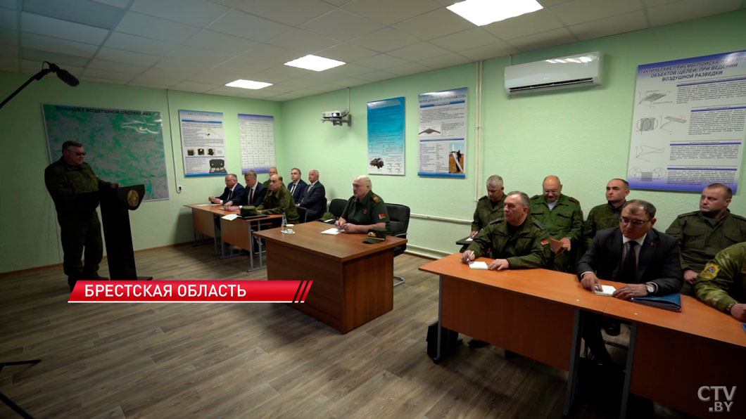 Лукашенко посетил центр подготовки и применения беспилотников в Берёзовском районе-6