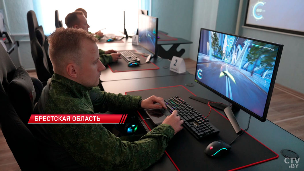 Лукашенко посетил центр подготовки и применения беспилотников в Берёзовском районе-10