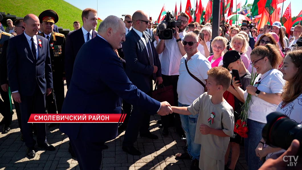 Мир, свобода и независимость – величайшие ценности! Президент обратился к народу-18
