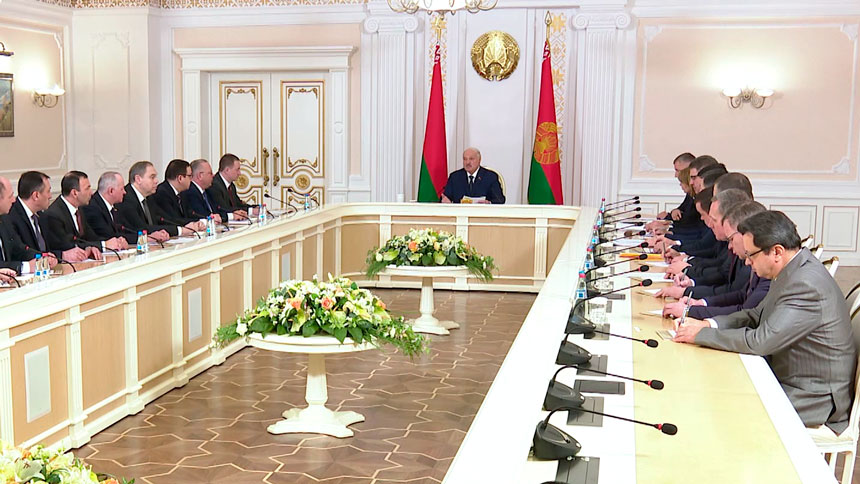 Где и как в Беларуси будут учить профессиям будущего? Подробности совещания у Президента