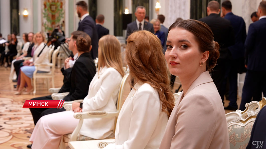 Откровенный разговор и фото на память – как прошла встреча Президента с выпускниками-4 Откровенный разговор и фото на память – как прошла встреча Президента с выпускниками-4
