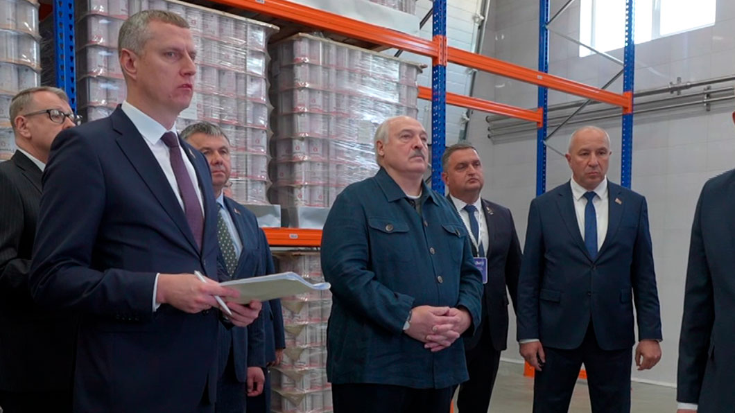 Лукашенко на «Беллакте» ознакомился с производством детского питания