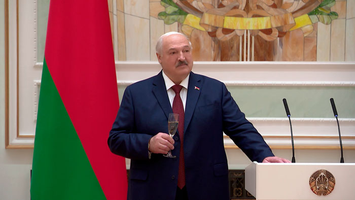 Лукашенко дал напутствие выдающимся выпускникам: жизнь – это штука тяжёлая