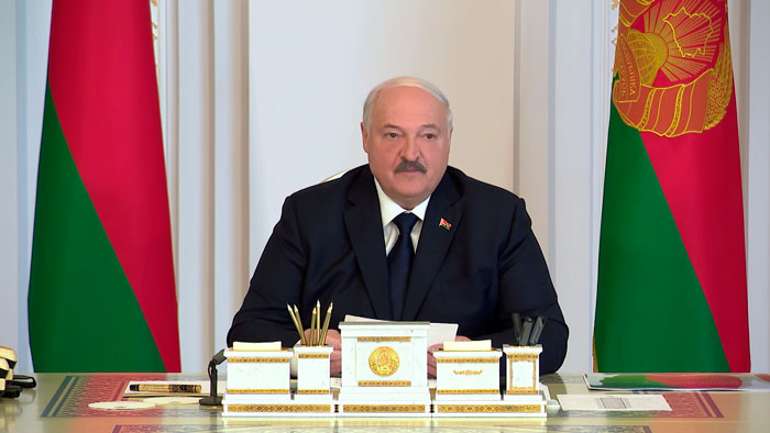 Лукашенко задал неудобные вопросы ответственным за нефтедобычу: руководителя я уже предупреждал!