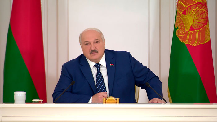 Лукашенко раскритиковал работу идеологов: зал соберём, расскажем, а люди вышли с кукишем в кармане!