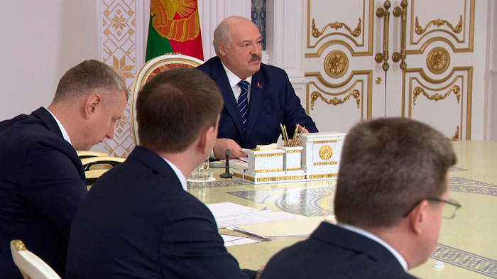 Лукашенко потребовал к 2030-му «достать и положить» 40 новых видов нефтехимической продукции Лукашенко потребовал к 2030-му «достать и положить» 40 новых видов нефтехимической продукции