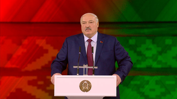 Лукашенко: мы обязательно, я это вам обещаю, построим страну для людей!