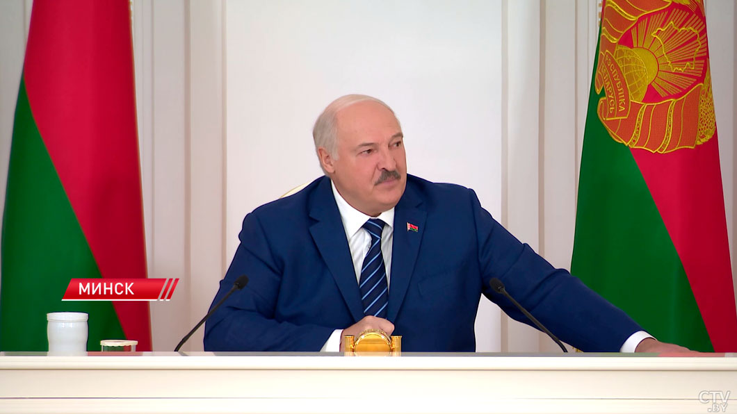 Лукашенко: пришли в крупные сети – там картошки девать некуда, она лежит на складе-4