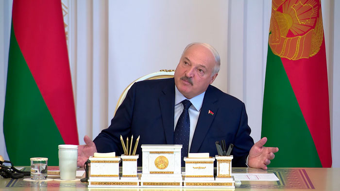 Лукашенко спросил о результатах чернобыльских программ: надо отучать людей от соски!