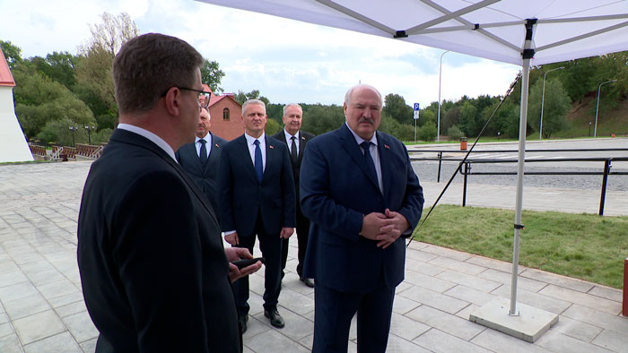 Лукашенко предложил привести водяную мельницу в Лошицком парке в работающее состояние