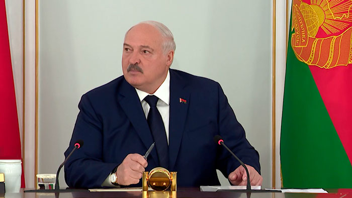 Лукашенко: надо очень аккуратно подходить к проверкам, ибо загоним руководителей под плинтус
