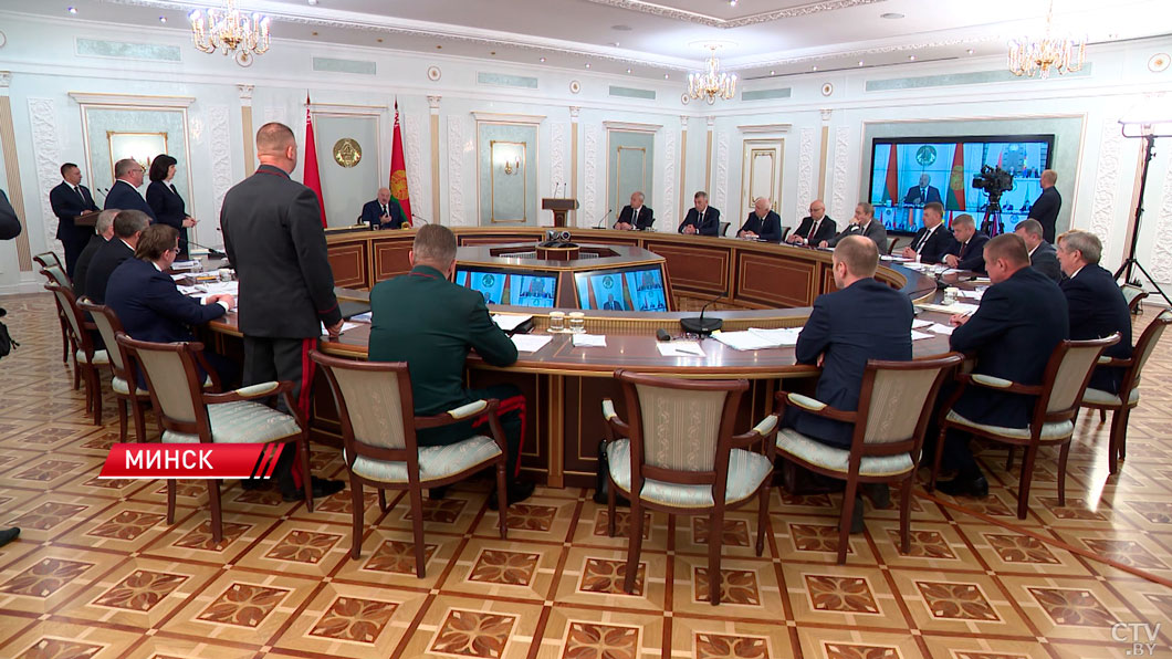 Лукашенко: надо очень аккуратно подходить к проверкам, ибо загоним руководителей под плинтус-2