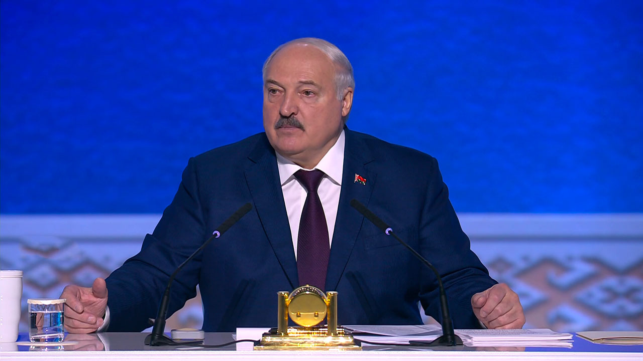 «Диктатор Лукашенко, возьми обратно!» Президент о том, почему беглые просятся в Беларусь