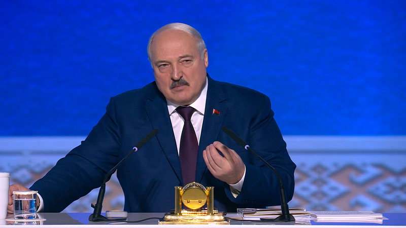 Лукашенко: я хочу услышать правду и почувствовать нерв нашего учительства