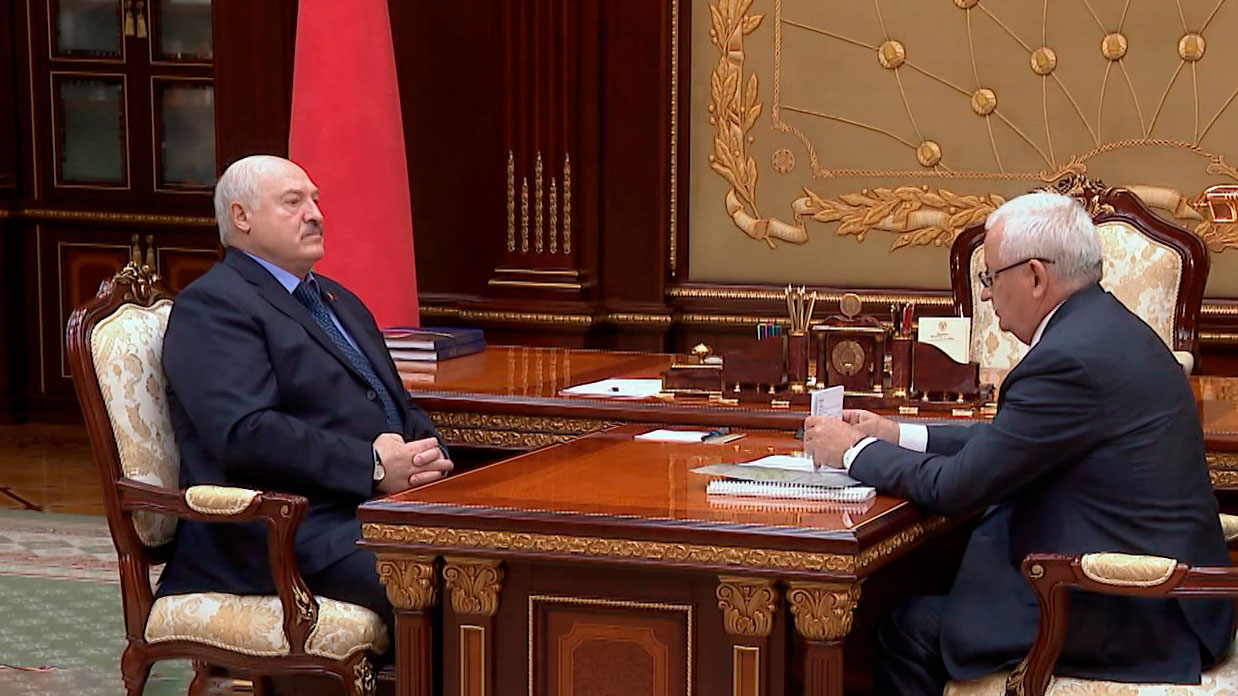 «Будет очень жестокий разговор». Лукашенко принял с докладом губернатора Брестской области