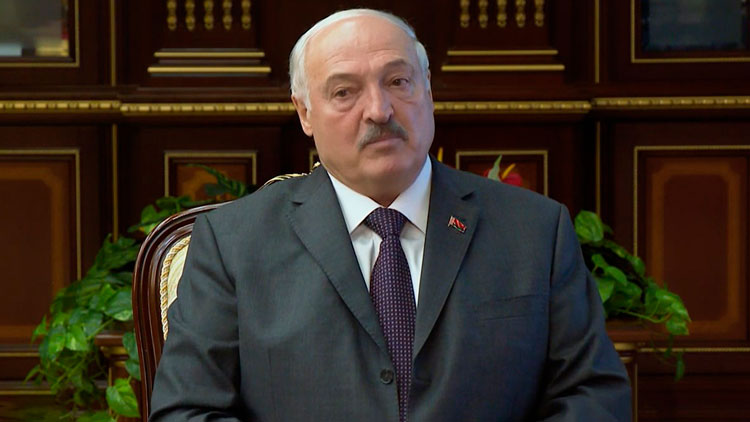 Лукашенко: все развивается неплохо, но боюсь за картошку