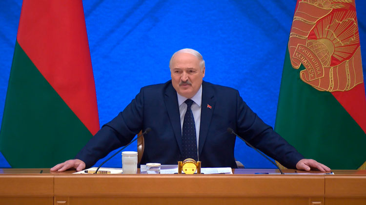 Увидят Президента за рулём – разбегутся! Лукашенко напомнил о создании белорусского электрокара